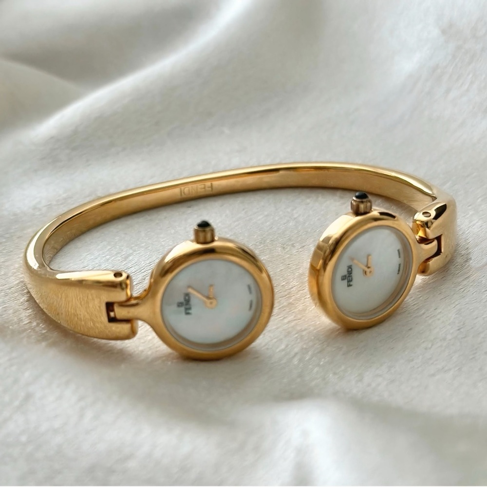 Authentic Fendi 1925 Double Dial Mother-of-Pearl Cuff
Watch Rare - Picture 8 of 10